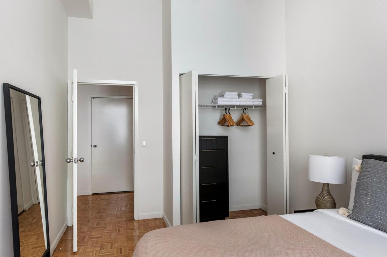 Apartment Fidi 1br W Doorman Wd Nr South St Seaport Nyc-1306 *
